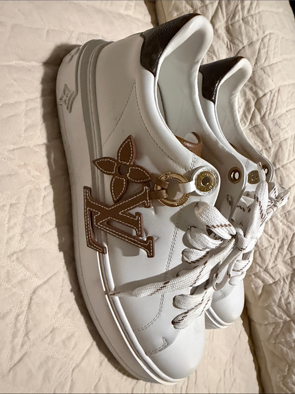 Louis Vuitton Monogram time out line Sneakers with leather logo charm